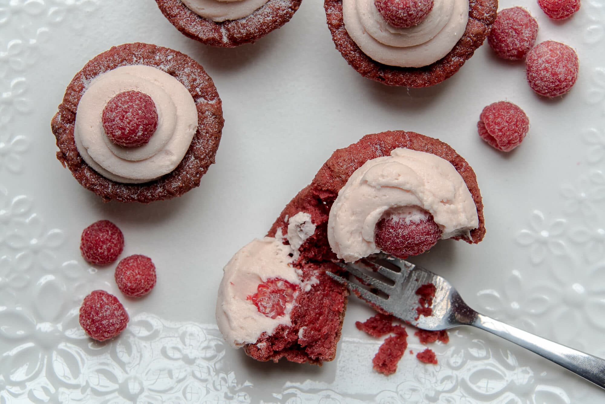 keto raspberry cheesecake cupcakes